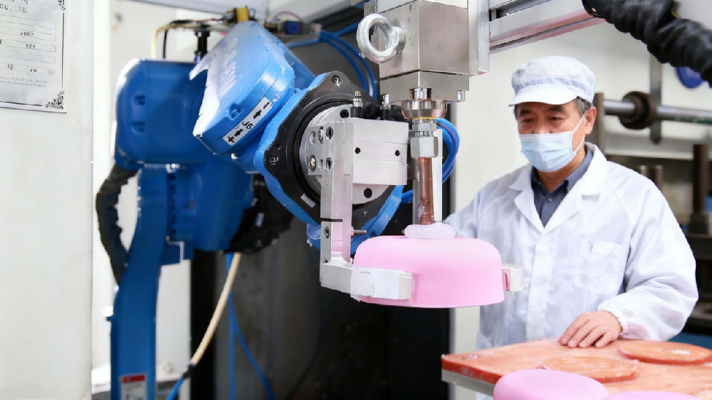 斯丽康缇液态硅胶全包覆工艺餐具线上首发